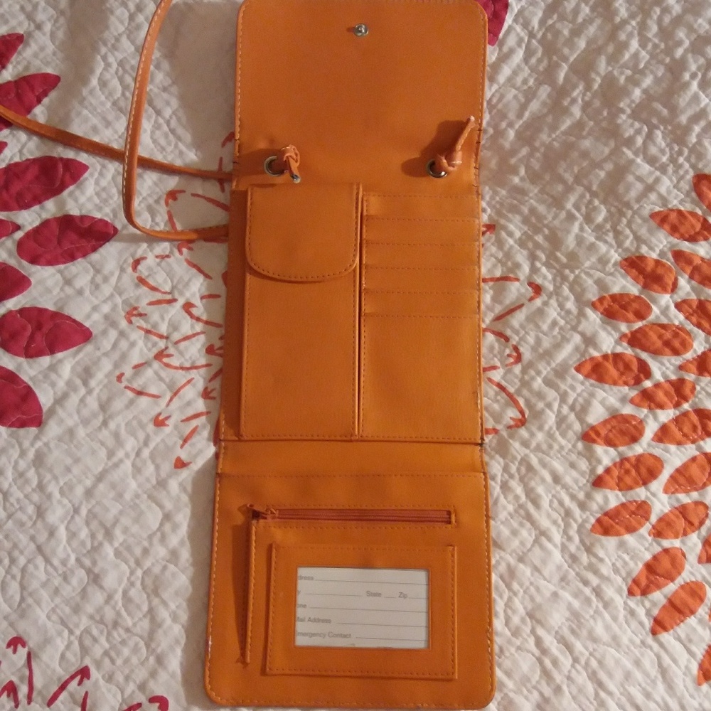 Cross-Body - image 3